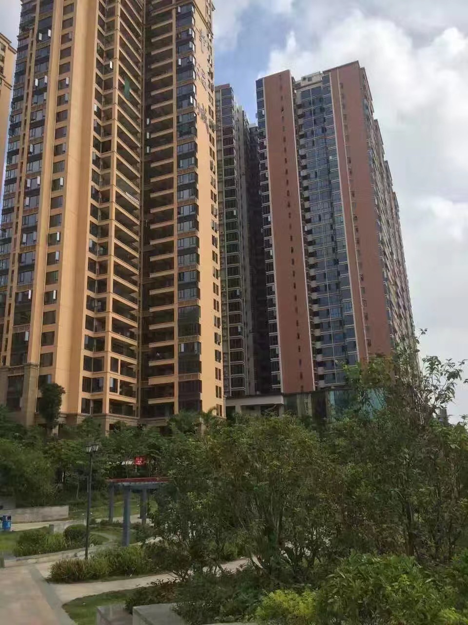 龍華小產(chǎn)權(quán)房樓盤中央花園值得買嗎？