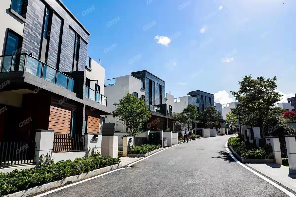 碧輝園十里銀灘，伴海云山苑均價-40000元/平