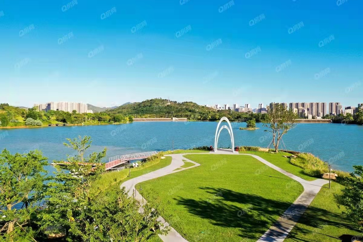 碧輝園十里銀灘，伴海云山苑均價-40000元/平