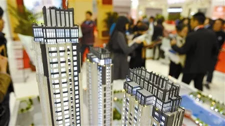 業主在過戶時也再度遭遇長期排隊的情況