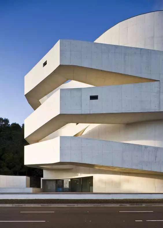 該項目主要服務設施集中配置于安豐街兩側(cè)