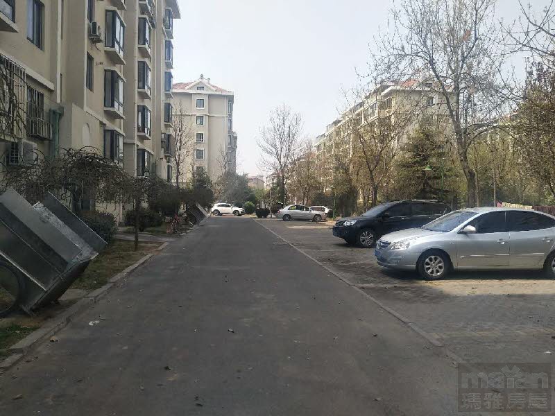 這類小產(chǎn)權房單價一般在三四千元之間