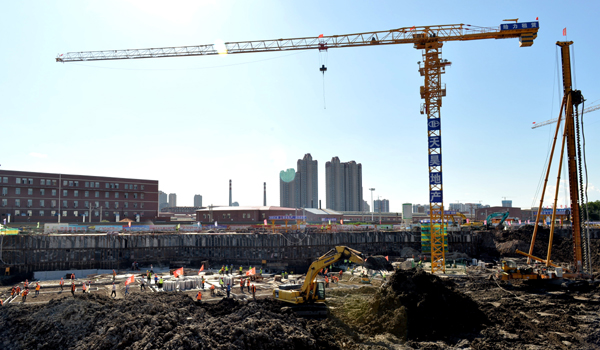 為確保棚戶區(qū)改造項(xiàng)目居民盡快住上回遷房