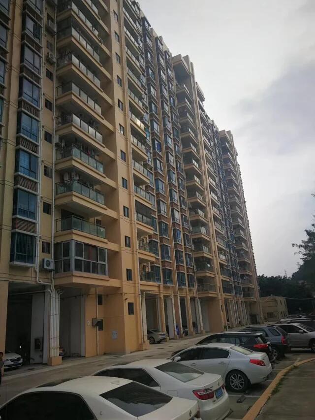 每戶一個(gè)停車(chē)位