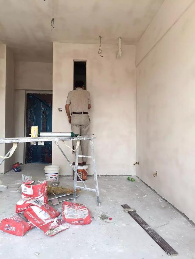 供老年人使用的沙發(fā)不宜過軟