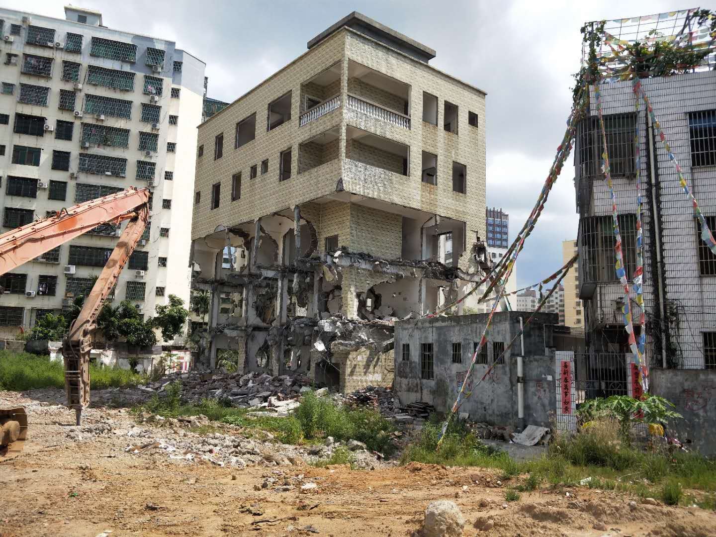 用?？谧钆；剡w房來形容